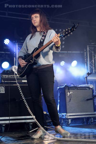 ANGEL OLSEN - 2014-08-14 - SAINT MALO - Fort de St Pere - Scene des Remparts - 